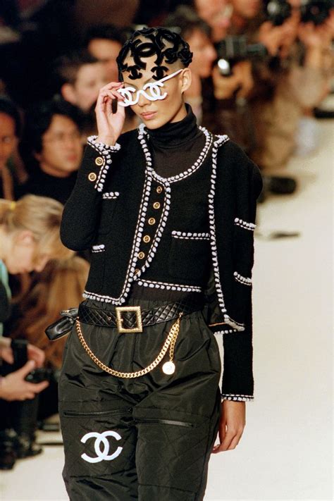 chanel fashion show 2000|Chanel runway 2000.